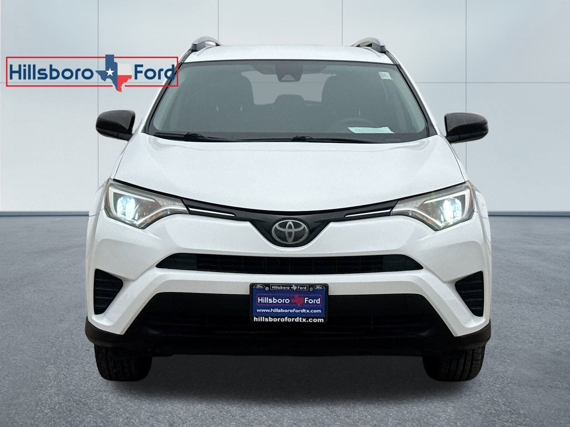Used 2017 Toyota RAV4 LE image 2