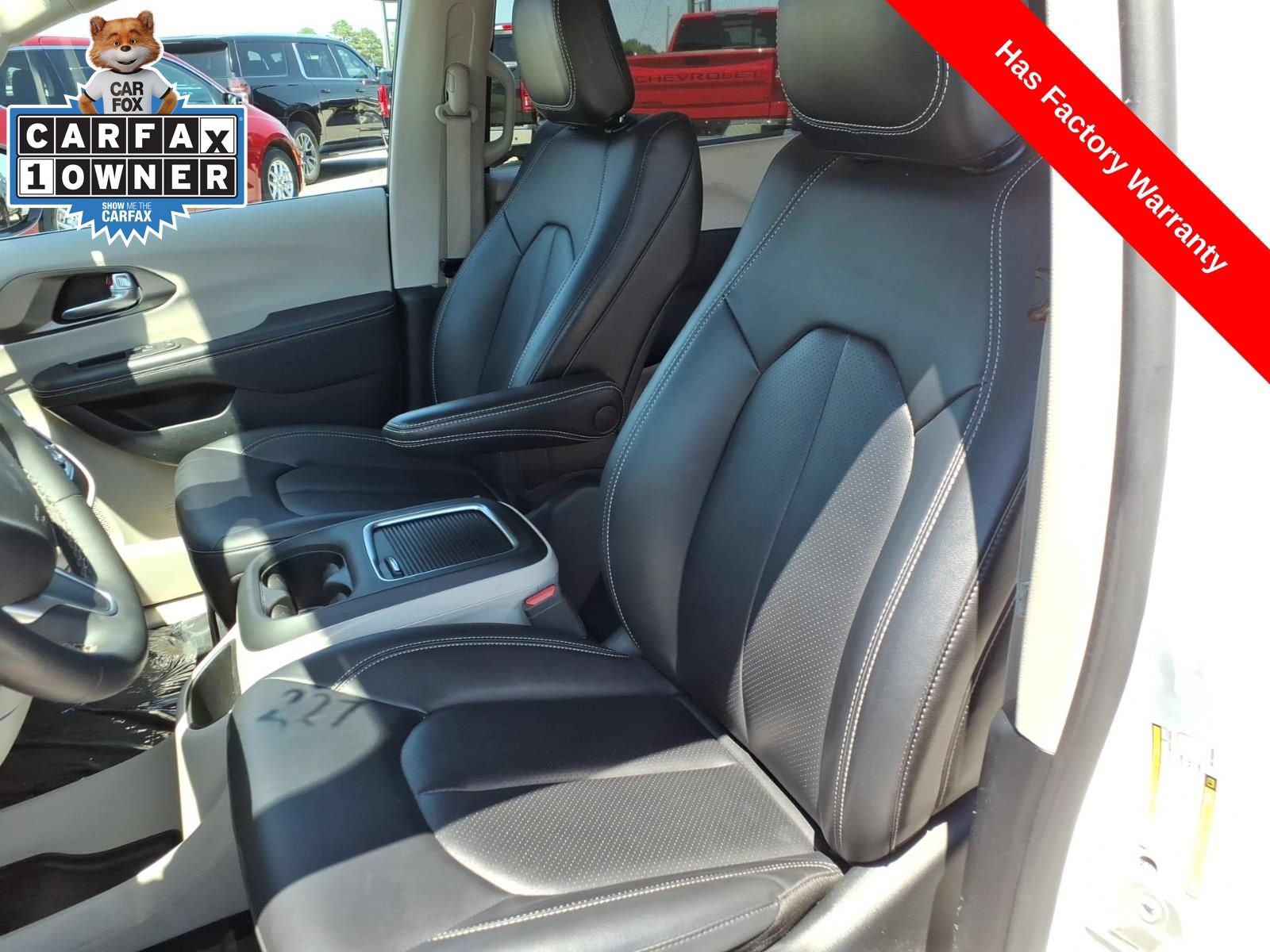 Used 2024 Chrysler Pacifica Touring-L FWD image 16