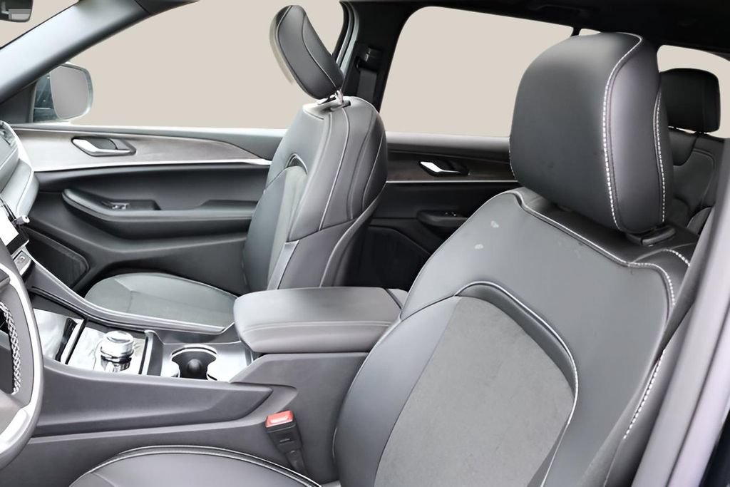 New 2026 Jeep Grand Cherokee Altitude AWD/4WD image 17
