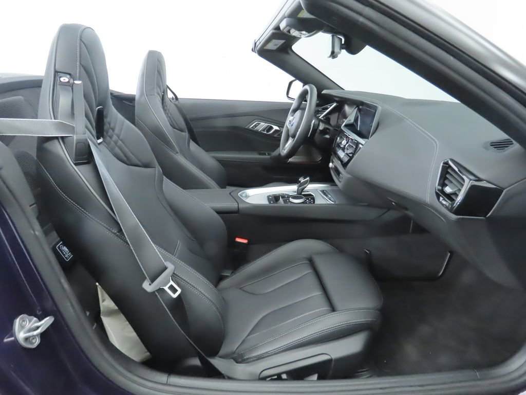Used 2025 BMW Z4 M40i w/ Premium Package image 28