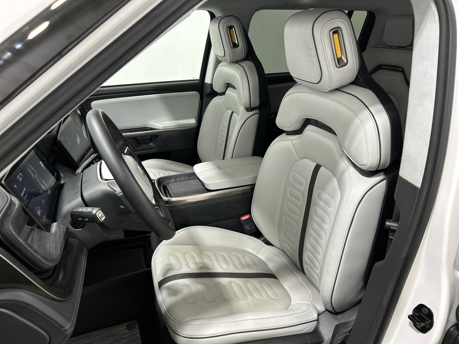 Used 2024 Rivian R1S Adventure AWD/4WD image 20