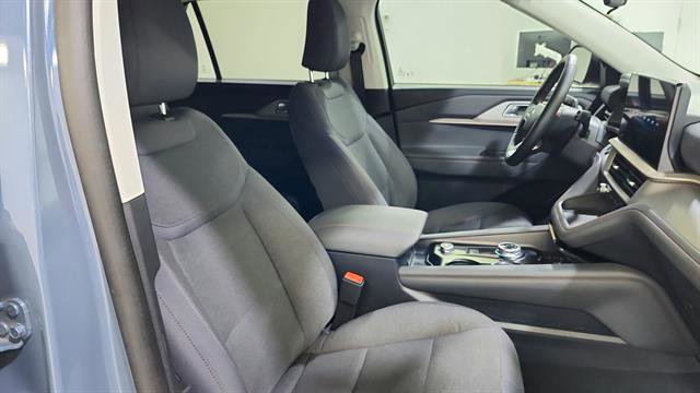 Used 2025 Ford Explorer Active RWD image 27
