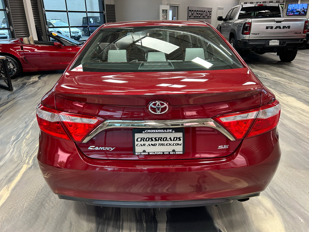 Used 2016 Toyota Camry SE w/ Moonroof Package FWD image 28