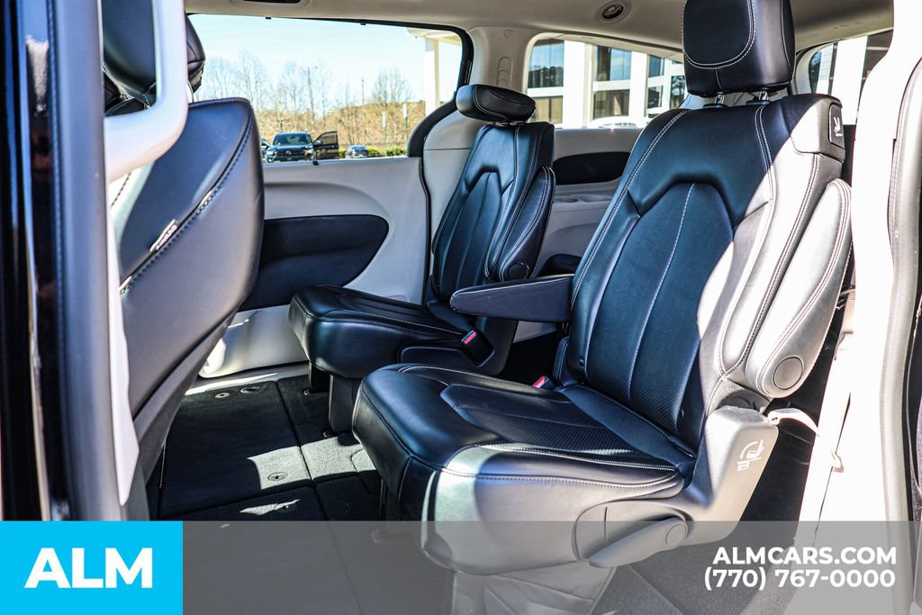 Used 2024 Chrysler Pacifica Touring-L FWD image 21