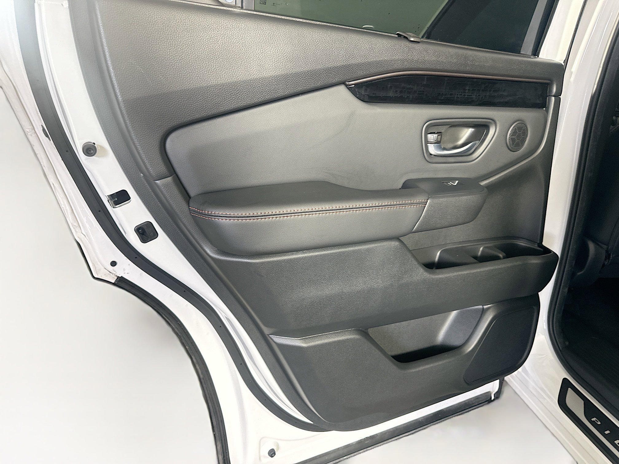 Used 2025 Honda Pilot TrailSport image 25
