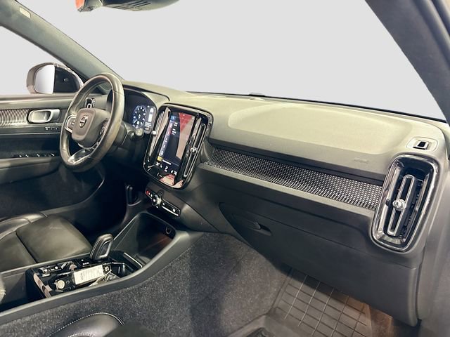 Used 2021 Volvo XC40 T5 R-Design w/ Climate Package image 30