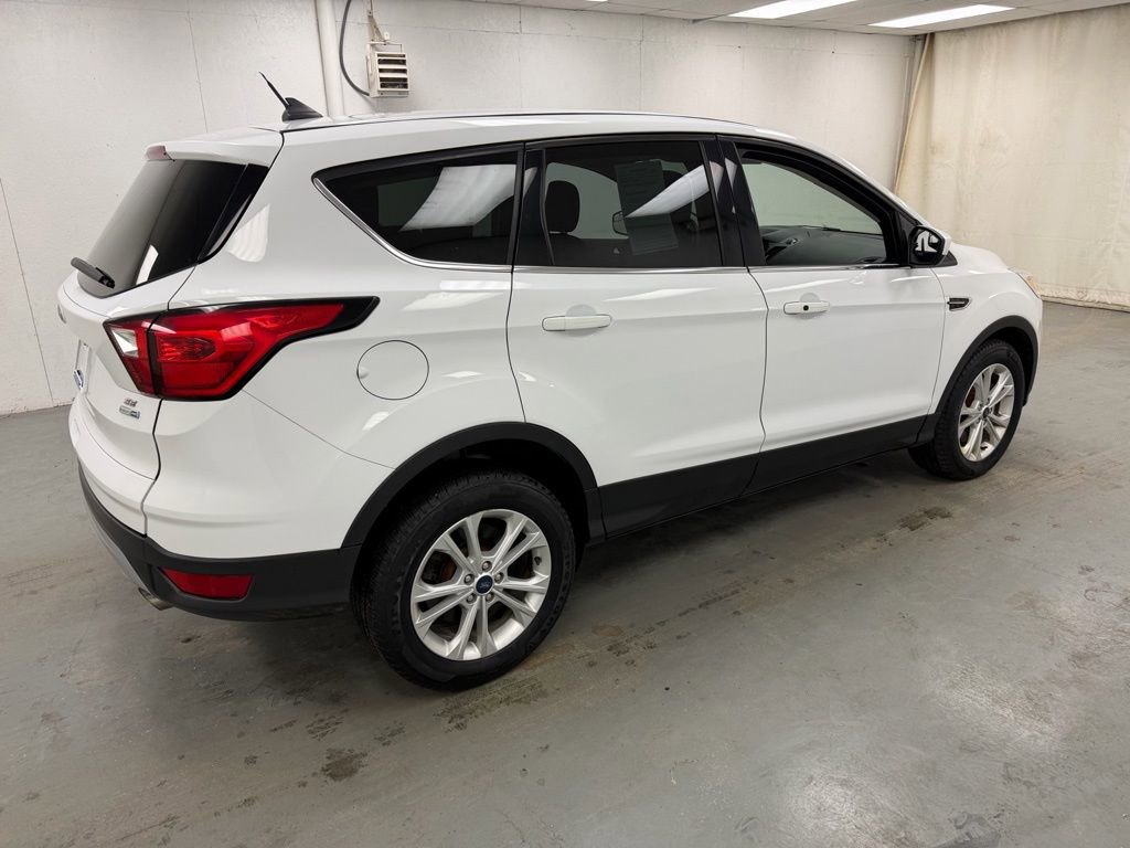 Used 2019 Ford Escape SE image 5