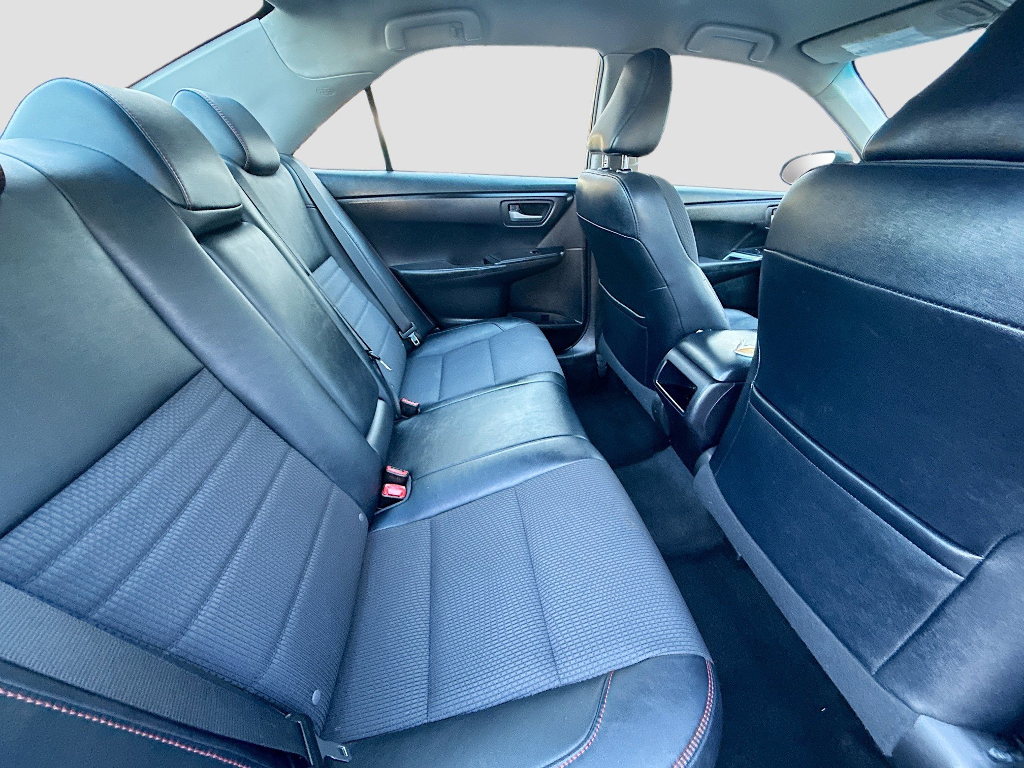 Used 2017 Toyota Camry SE image 25