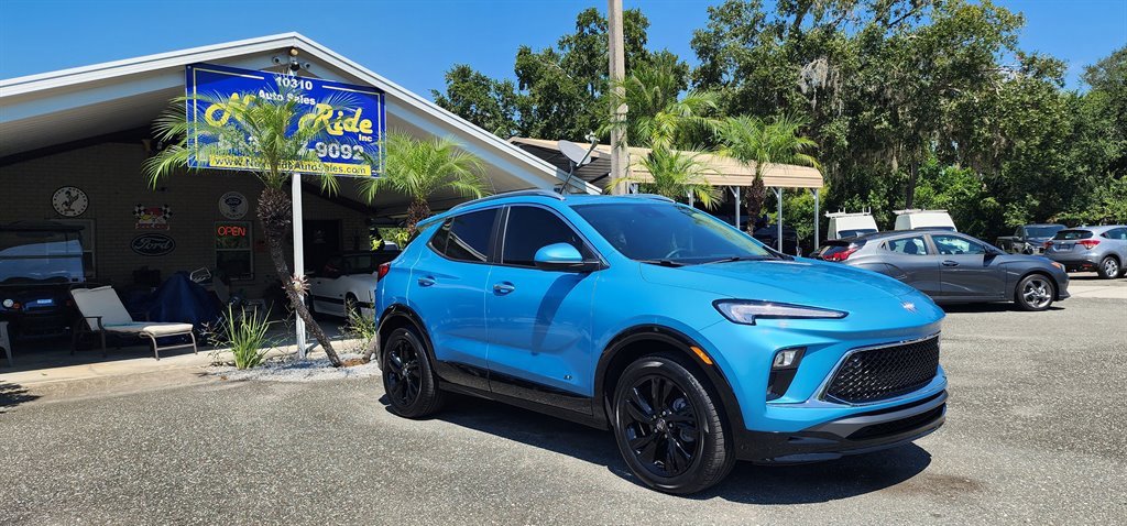 Used 2025 Buick Encore GX Sport Touring image 2