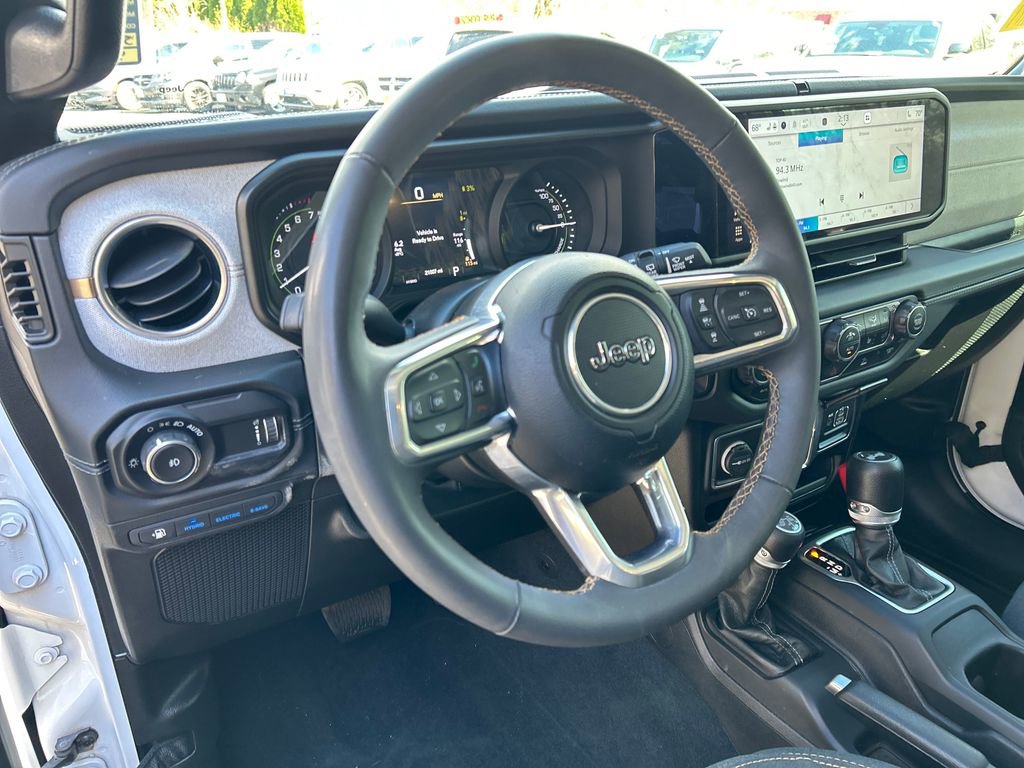 Used 2024 Jeep Wrangler Unlimited Sahara AWD/4WD image 35