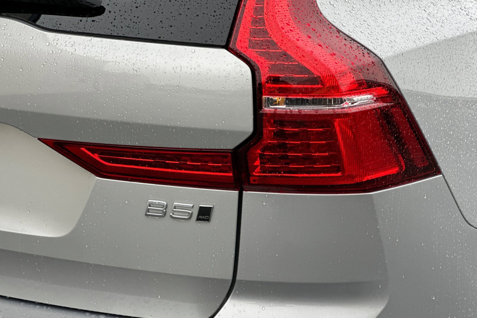 Used 2024 Volvo XC60 B5 Core image 38