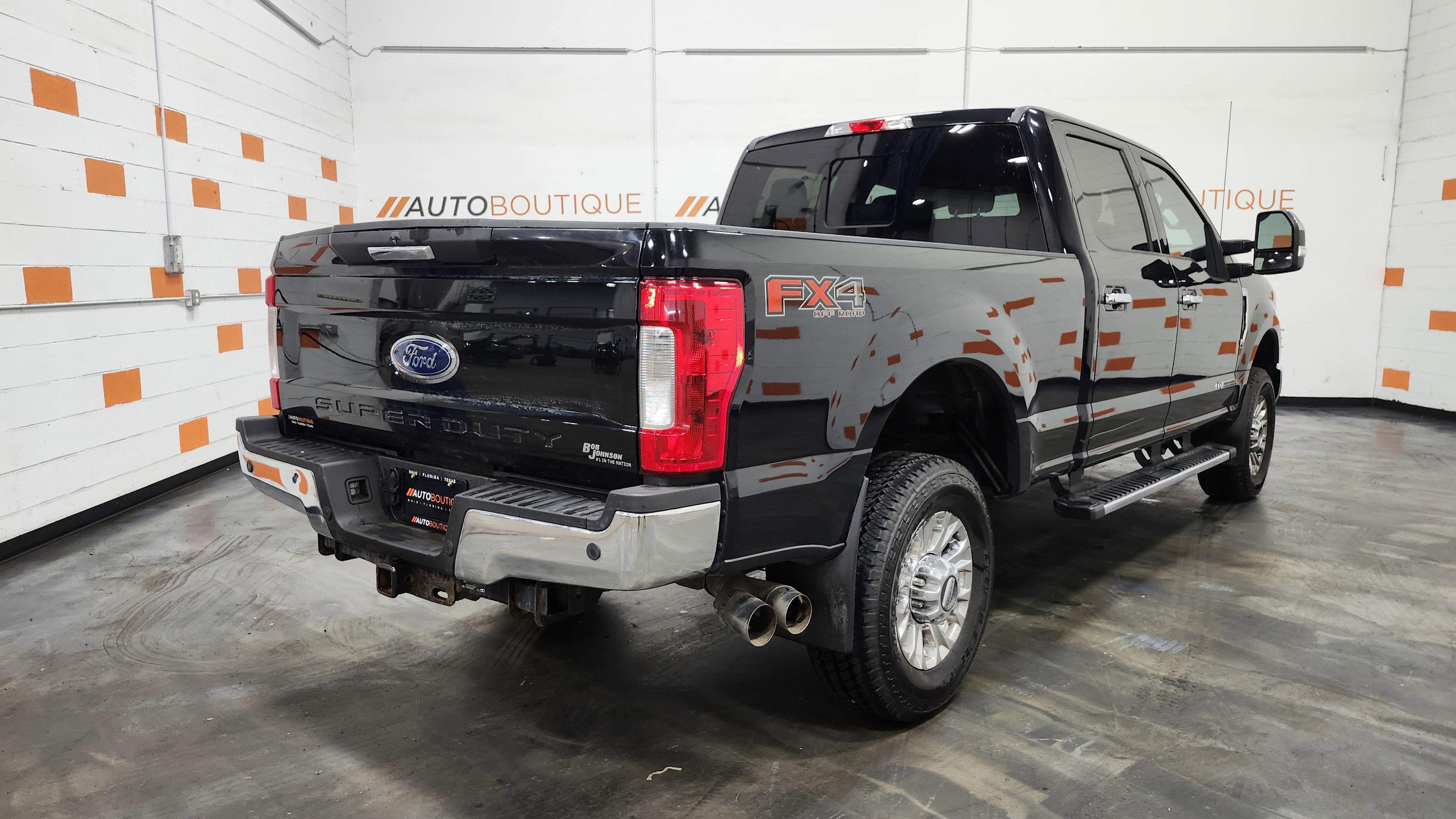 Used 2019 Ford F350 XLT w/ XLT Premium Package image 18
