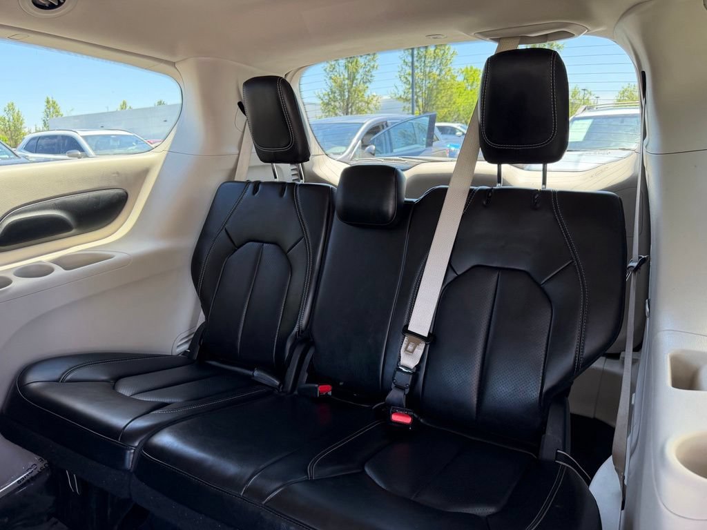 Used 2023 Chrysler Pacifica Touring-L FWD image 32
