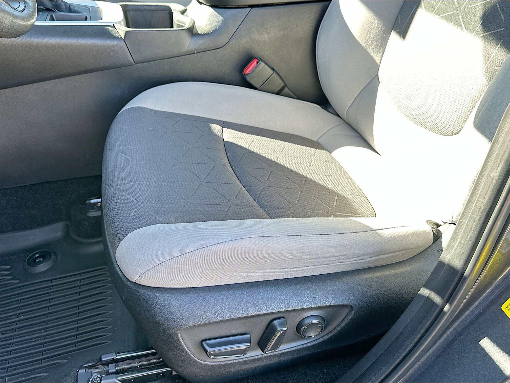 Used 2023 Toyota RAV4 XLE w/ Convenience Package image 19