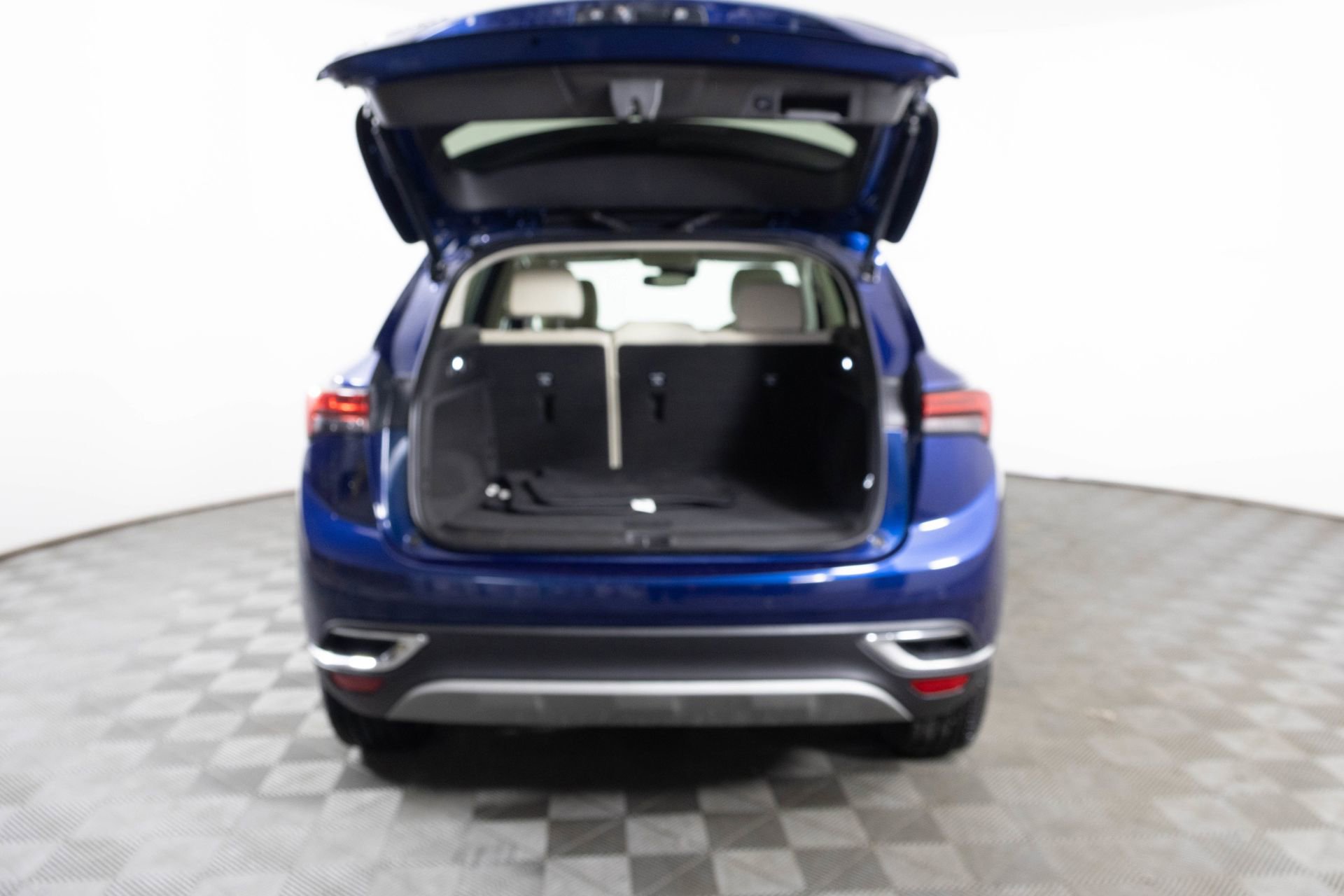 Used 2022 Buick Envision Essence w/ Safety Package image 33