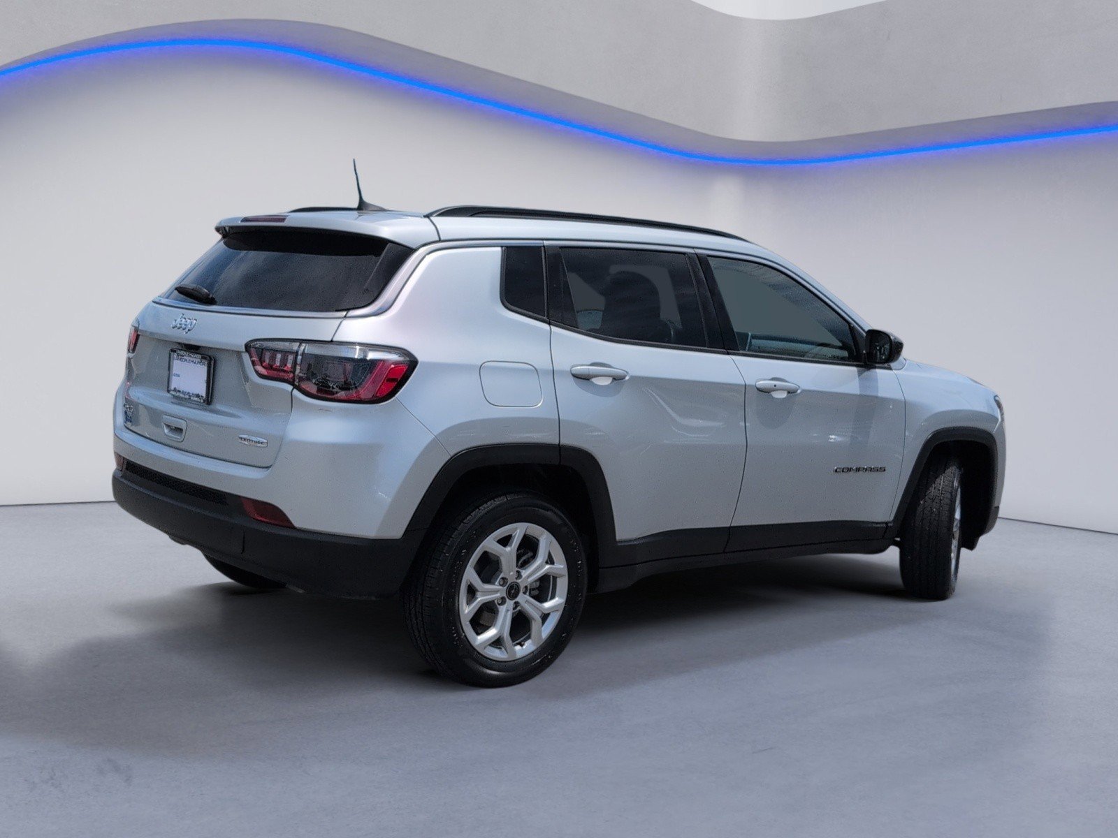 Used 2025 Jeep Compass Latitude AWD/4WD image 4
