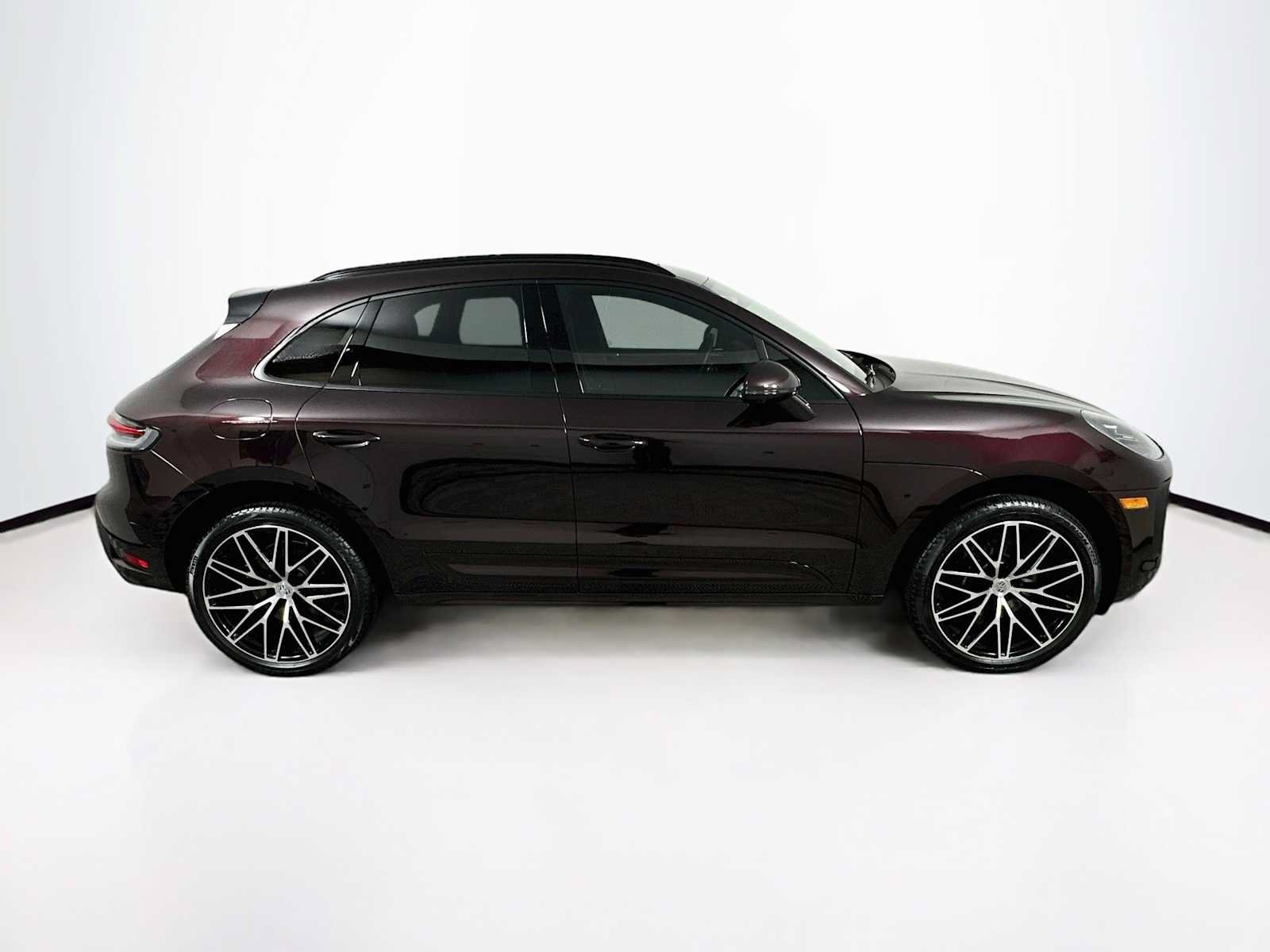 Certified 2026 Porsche Macan AWD/4WD image 8