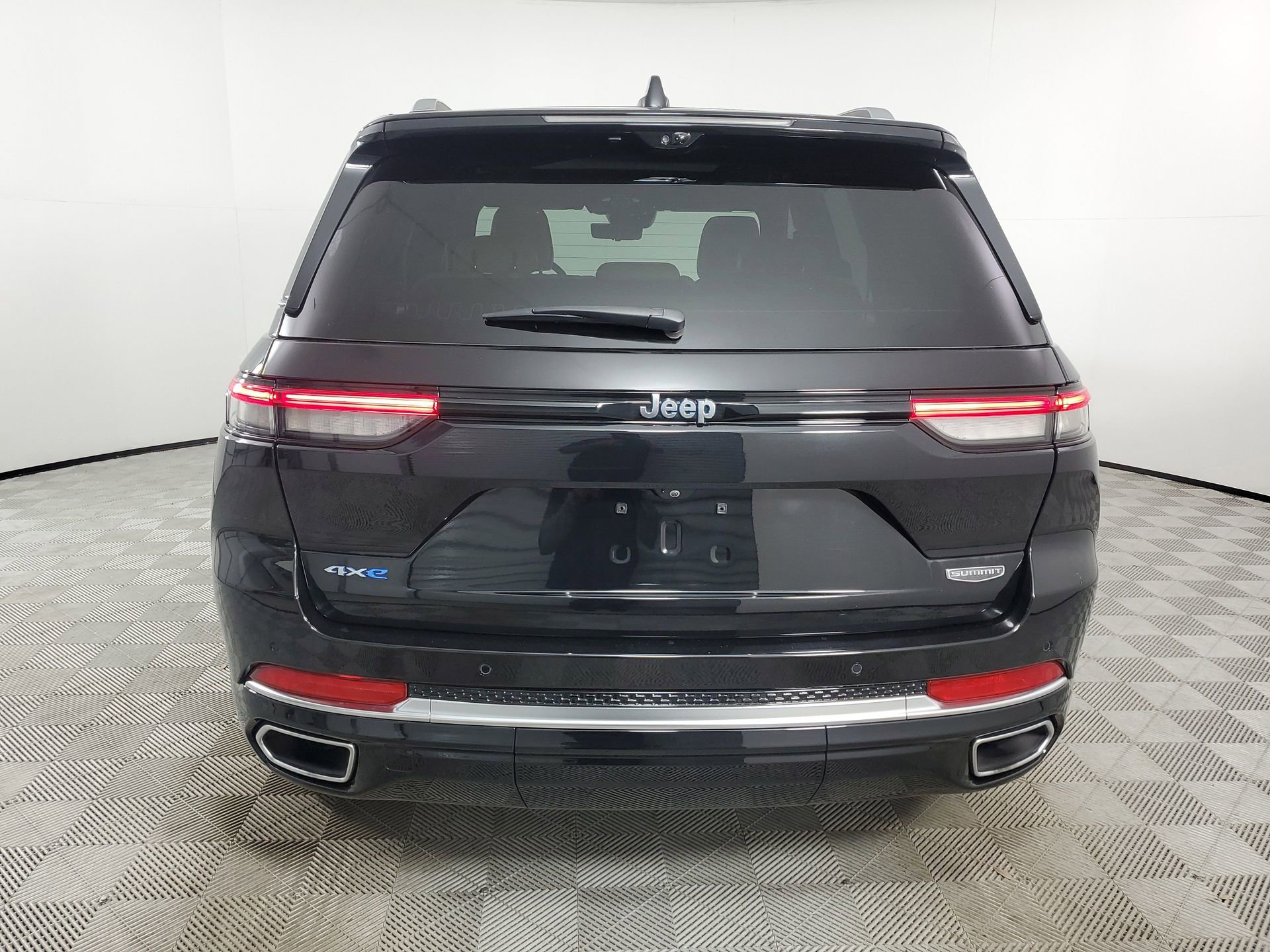 Used 2022 Jeep Grand Cherokee Summit w/ Advanced Protech Group IV image 9