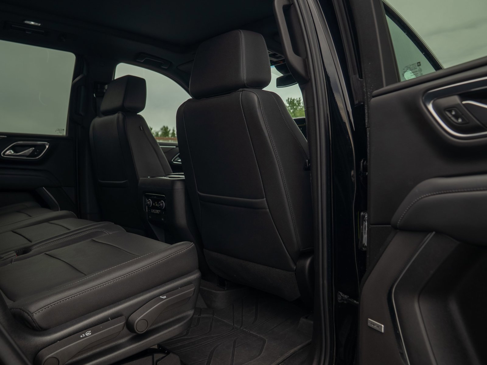 Used 2023 Chevrolet Tahoe LT w/ LT Signature Package AWD/4WD image 27
