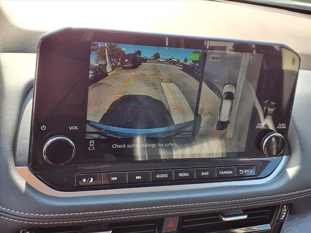 Certified 2022 Nissan Rogue Platinum w/ Head-Up Display Package FWD image 6