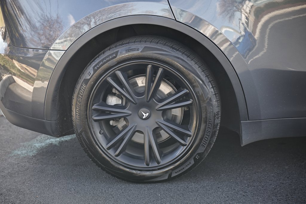 Used 2022 Tesla Model Y Long Range image 7