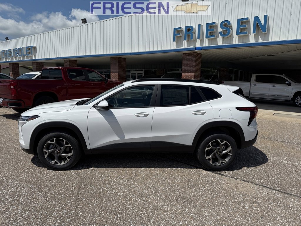 New 2025 Chevrolet Trax LT w/ Driver Confidence Package image 2
