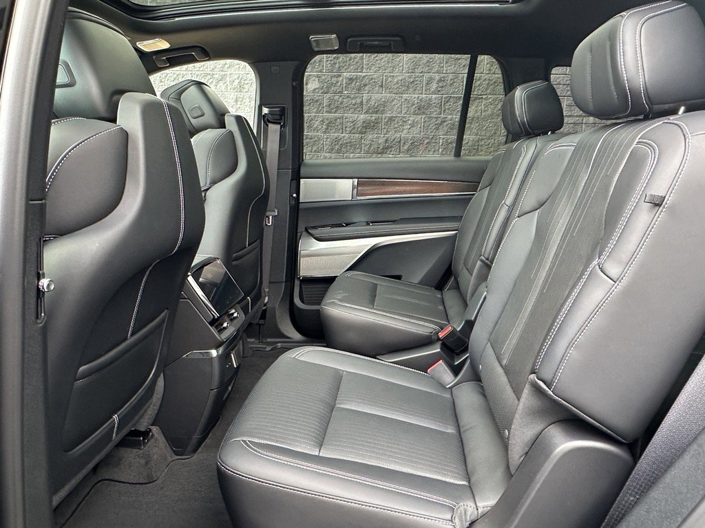 New 2026 Cadillac Vistiq Sport image 7