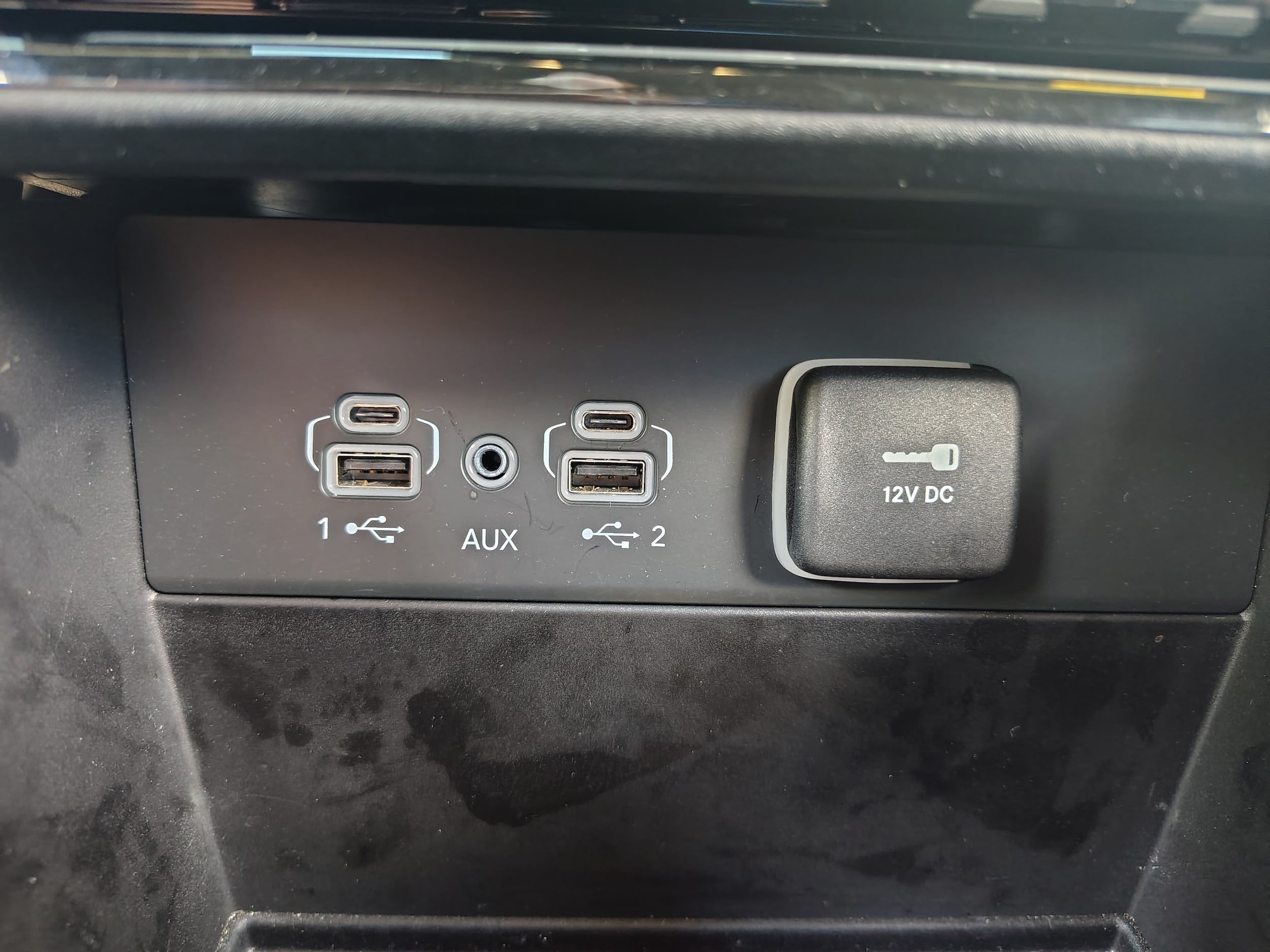 Certified 2024 Jeep Grand Cherokee Limited w/ Black Appearance Package AWD/4WD image 38