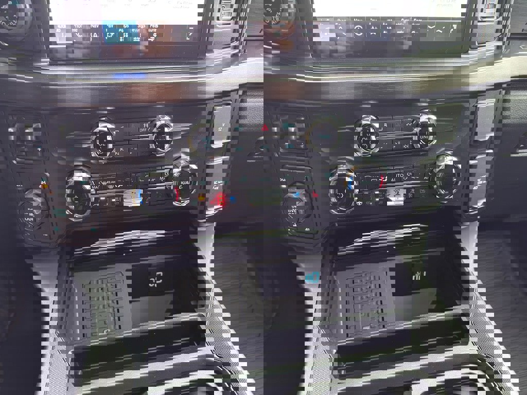 New 2026 Ford F350 Lariat w/ Black Appearance Package image 27