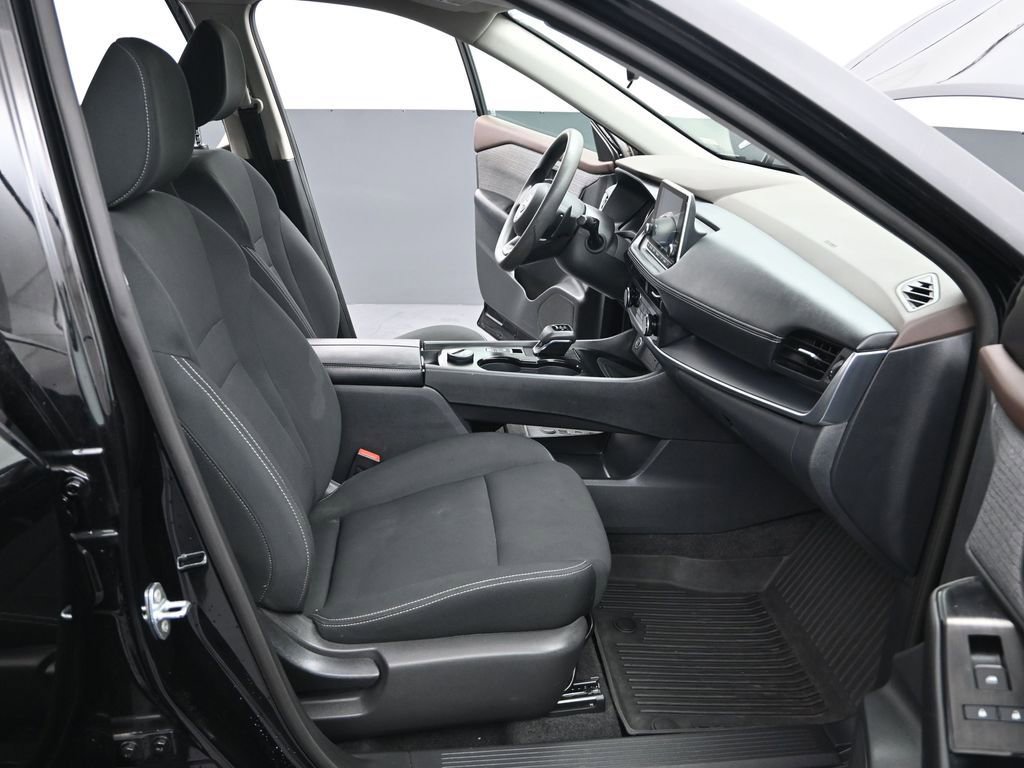 Used 2023 Nissan Rogue S image 13