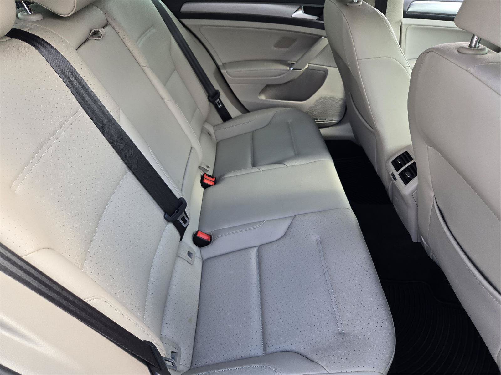 Used 2017 Volkswagen Golf SE FWD image 30