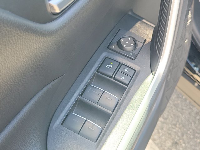 Used 2025 Toyota RAV4 XLE FWD image 19