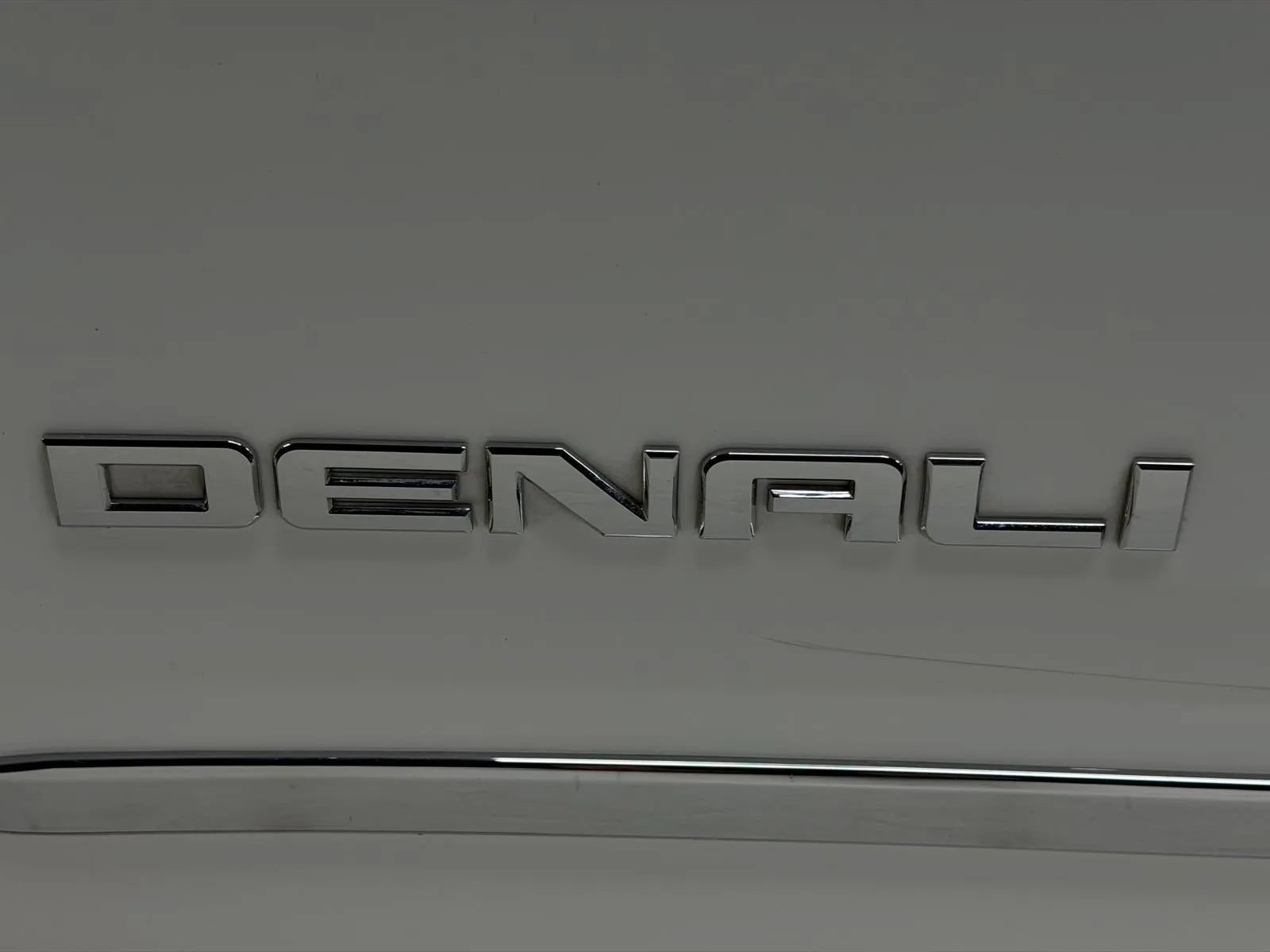 Used 2015 GMC Yukon Denali w/ Premium Package RWD image 9