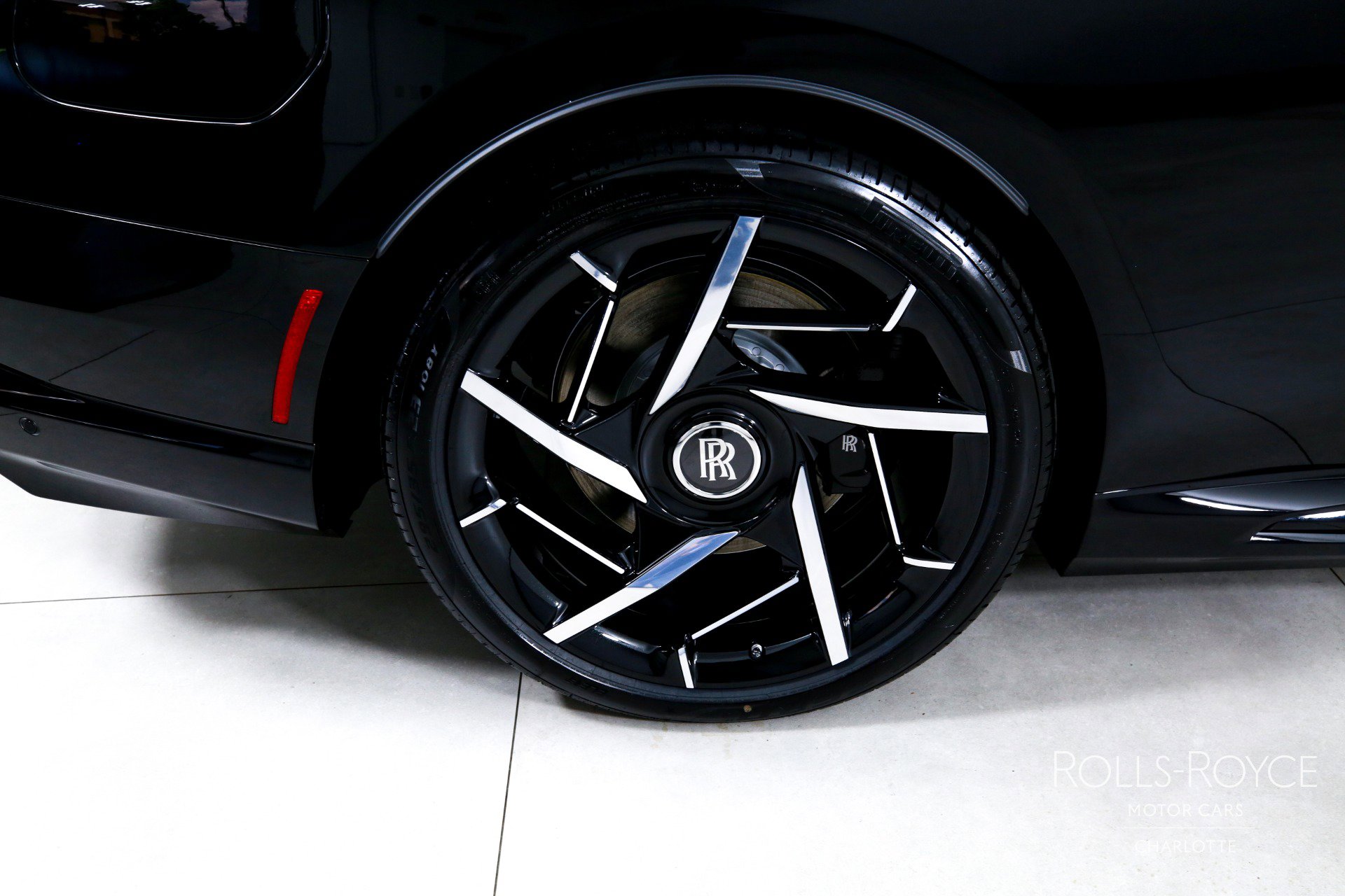 New 2025 Rolls-Royce Spectre Black Badge w/ Spectre Enhancement Package image 33