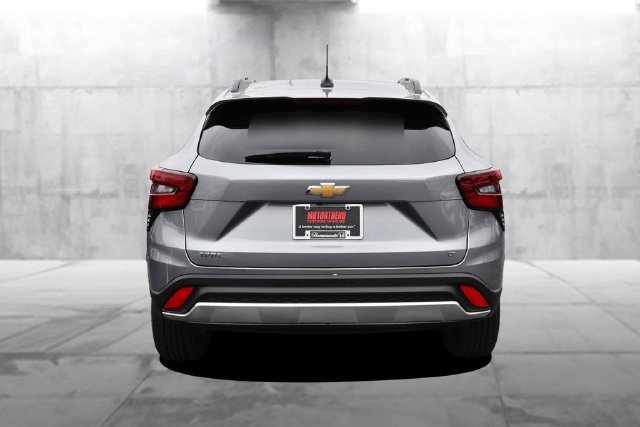 Used 2024 Chevrolet Trax LT FWD image 6