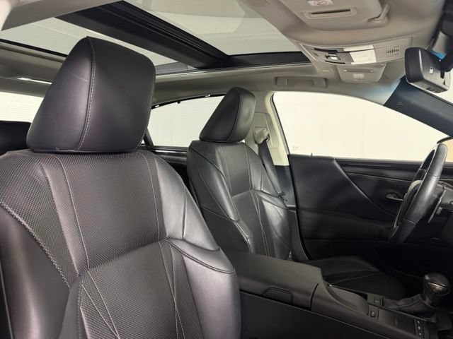 Used 2021 Lexus ES 350 Ultra Luxury w/ Accessory Package 2 FWD image 18