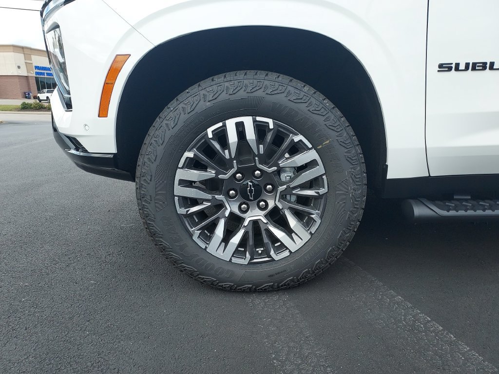 New 2027 Chevrolet Suburban Z71 w/ Z71 Off-Road Package AWD/4WD image 10