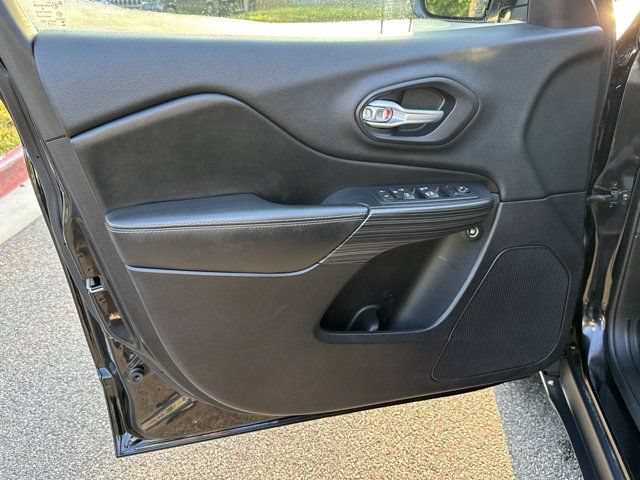 Used 2016 Jeep Cherokee Limited AWD/4WD image 11