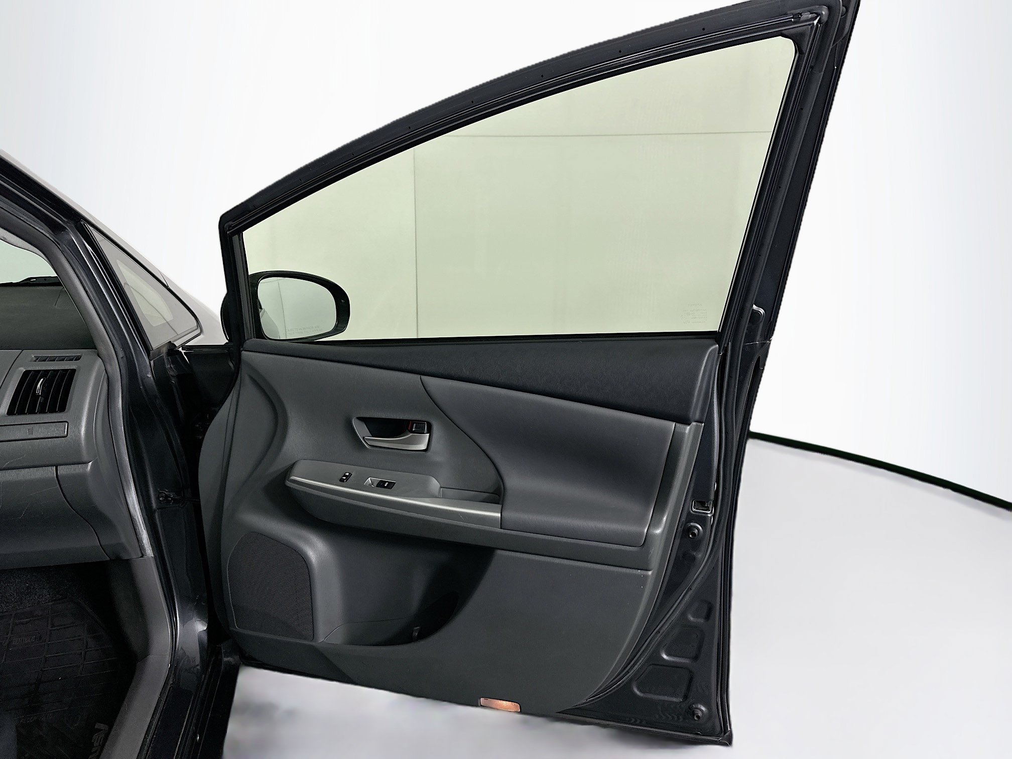 Used 2014 Toyota Prius V Five FWD image 30