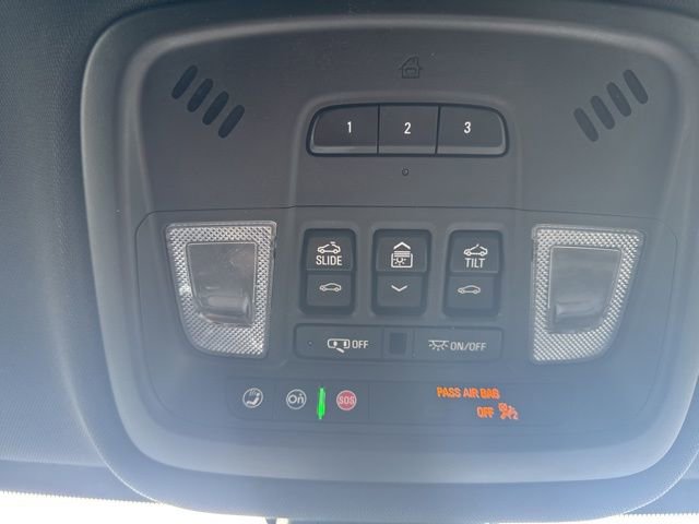 Used 2022 Chevrolet Traverse LT w/ LT Premium Package FWD image 17