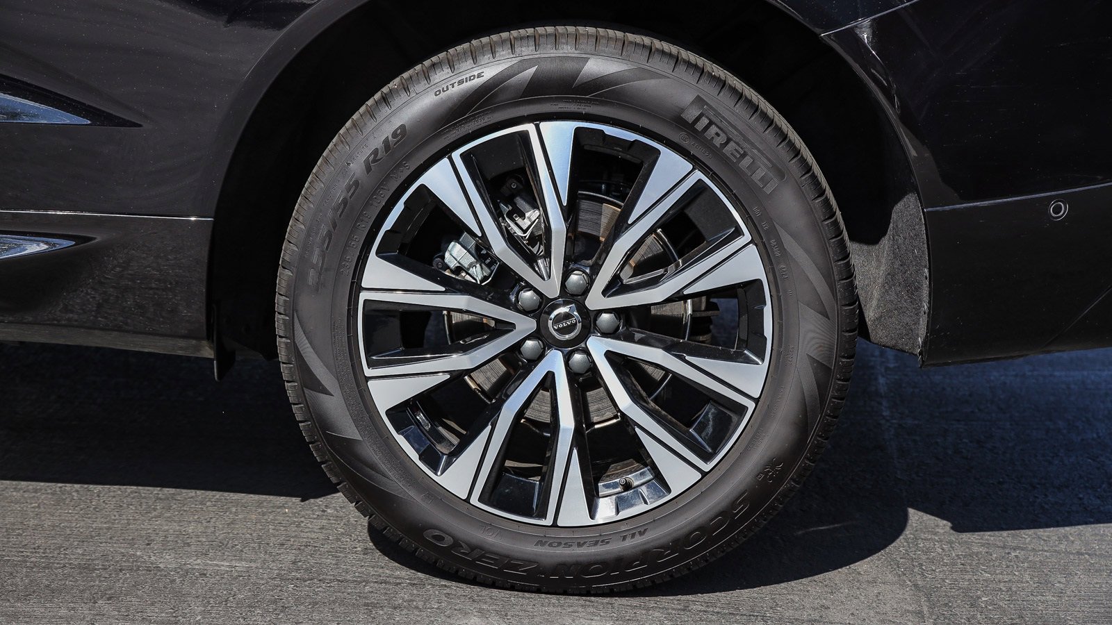 Used 2025 Volvo XC60 B5 Plus w/ Climate Package image 7