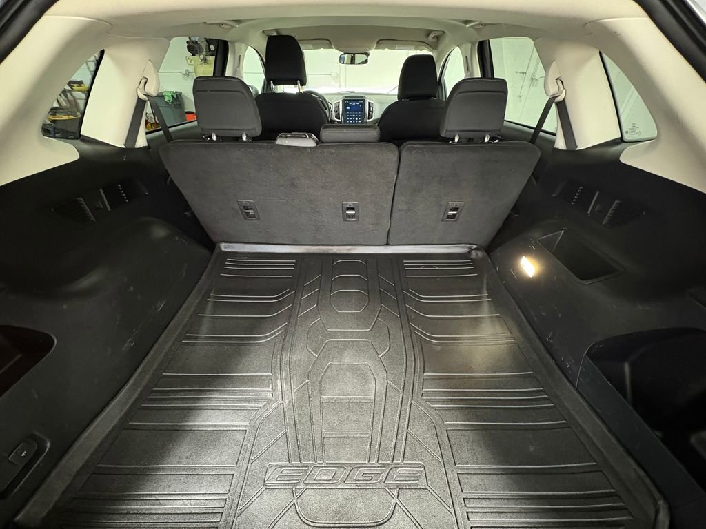 Used 2024 Ford Edge SE w/ Cargo Accessory Package image 34