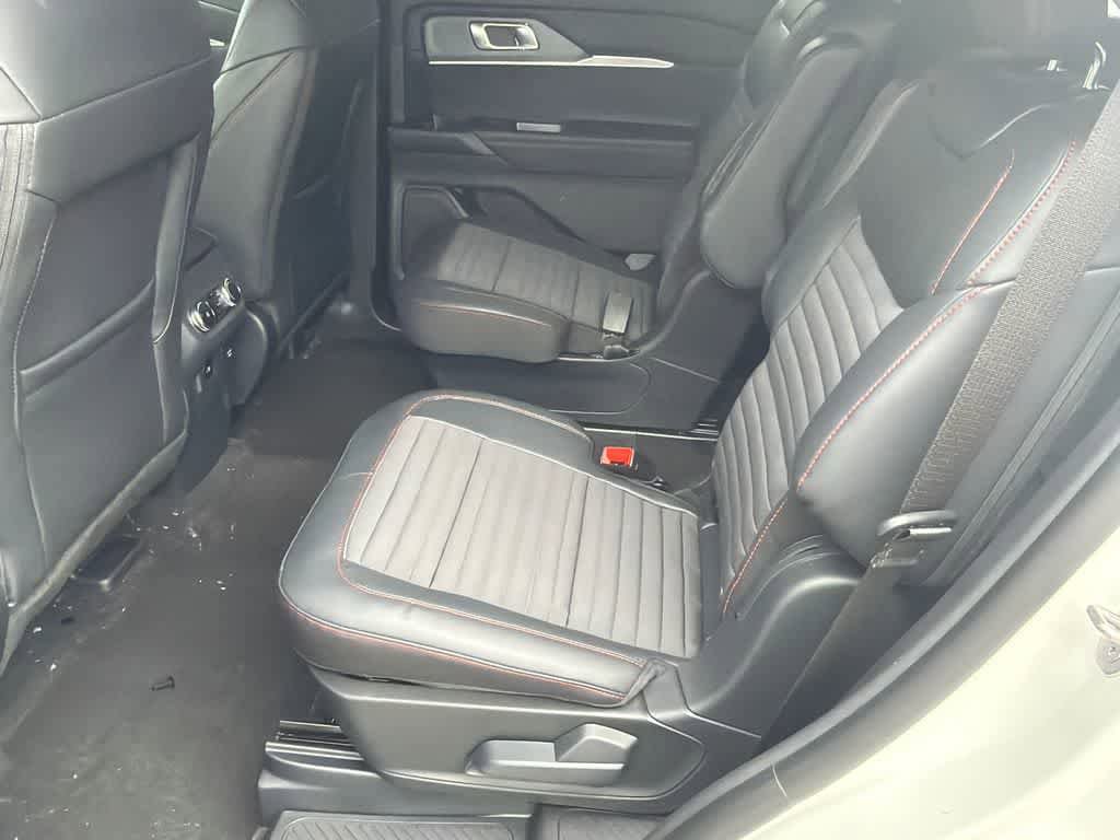 New 2026 Ford Explorer ST-Line w/ ST-Line Street Pack image 18