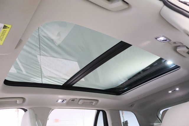 Used 2016 Volvo XC90 T6 Momentum w/ Momentum Plus Package image 6