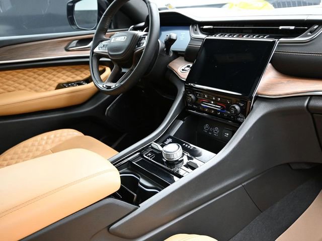 Used 2024 Jeep Grand Cherokee Summit image 13