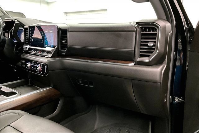 Used 2024 GMC Sierra 2500 SLT w/ SLT Premium Package image 19