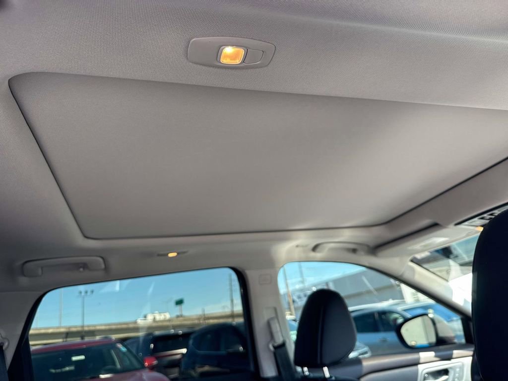 Used 2023 Nissan Rogue SL image 17