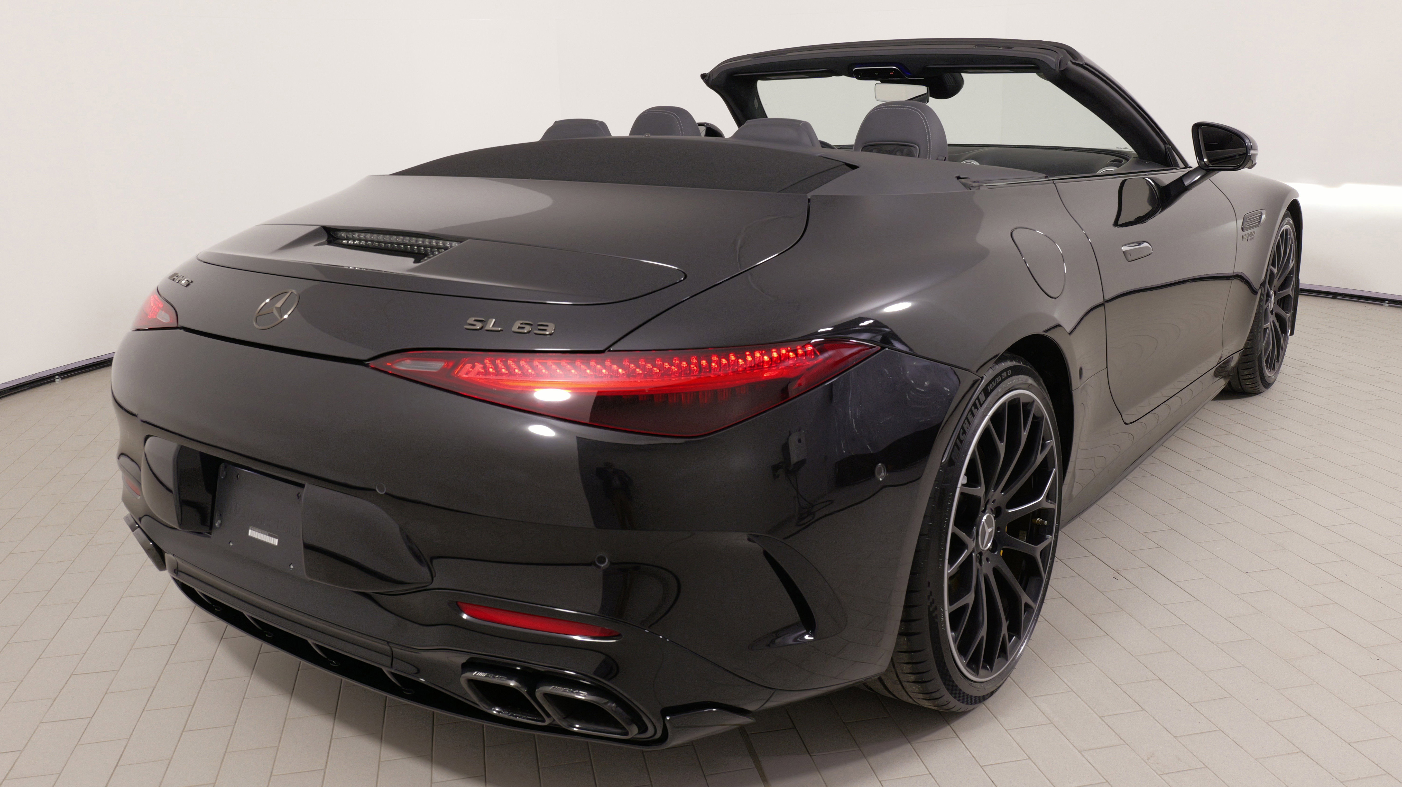 Used 2022 Mercedes-Benz SL 63 AMG 4MATIC image 13