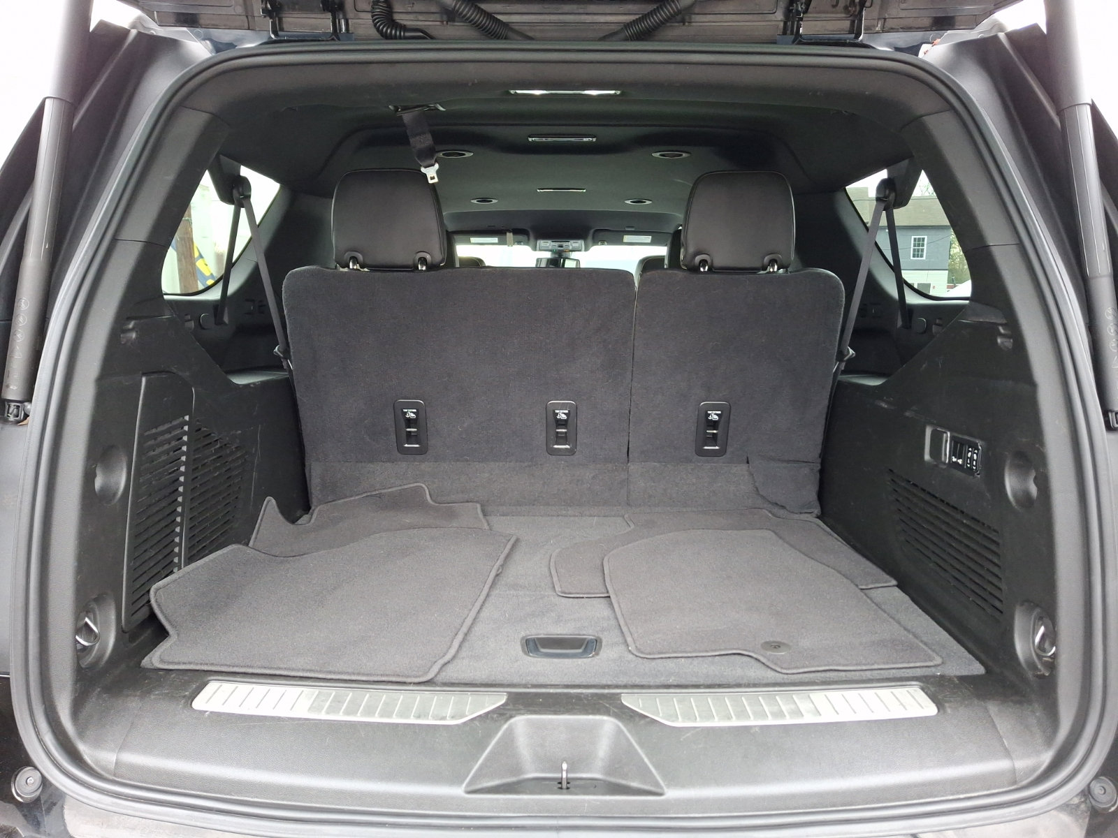 Used 2021 Chevrolet Suburban Premier image 32