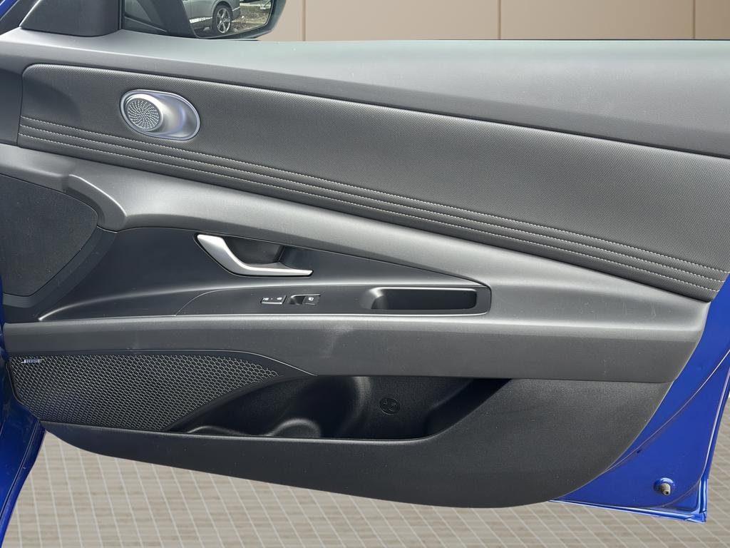 Certified 2025 Hyundai Elantra Limited image 38